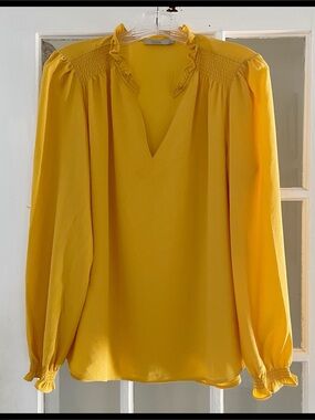 🆕 {Dalia} Ruffled V-Neck Blouse